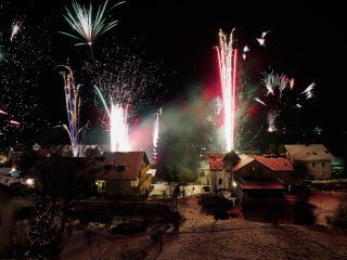 Prosit Neujahr!  Feuerwerk hinter dem Hotel Edelweiß : Export für Edelweiß, Willingen, xWillingen, xWinter