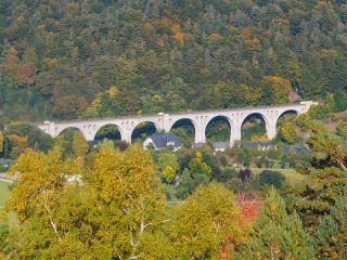 Willinger Viadukt  mit herbstlichem Rahmen : Viadukt, Willingen, xWillingen