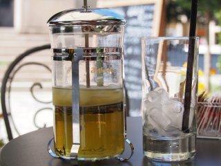 Sommerliche Erfrischung  im Straßencafe : Lago Maggiore, xSommer